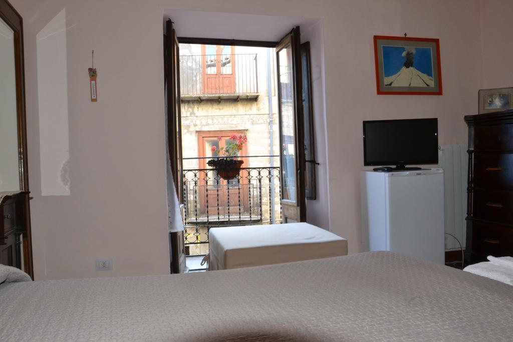 La Casa Del Pittore Di Petralia Petralia Soprana Szoba fotó