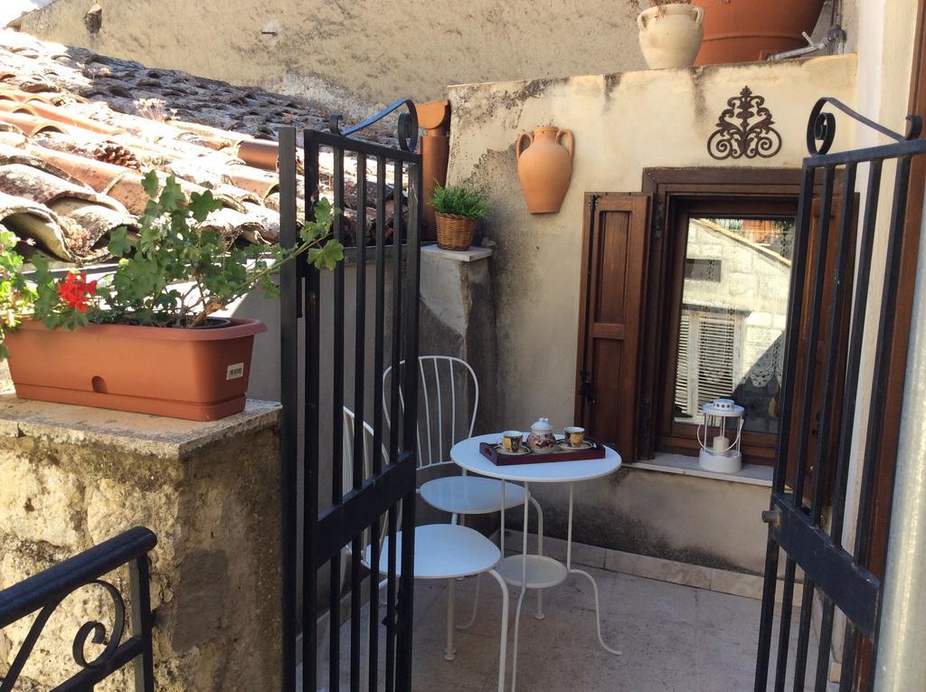 La Casa Del Pittore Di Petralia Petralia Soprana Szoba fotó